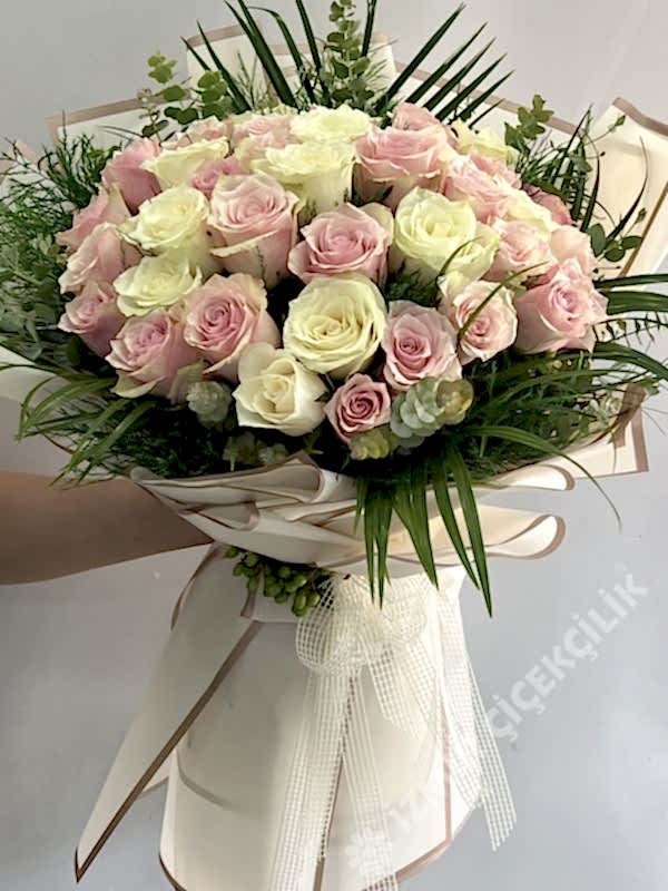 İthal 41 Pembe & Beyaz Gül Buketi